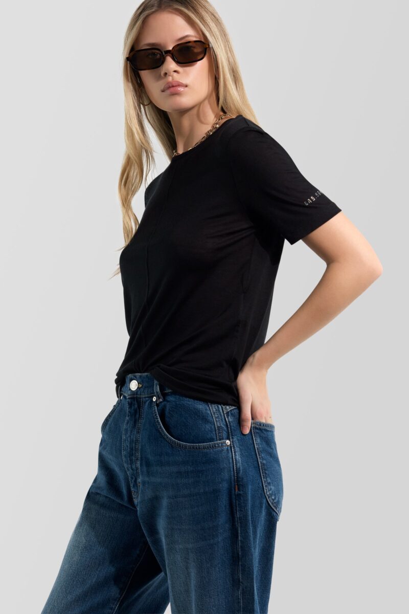 Dámske čierne slim fit tričko